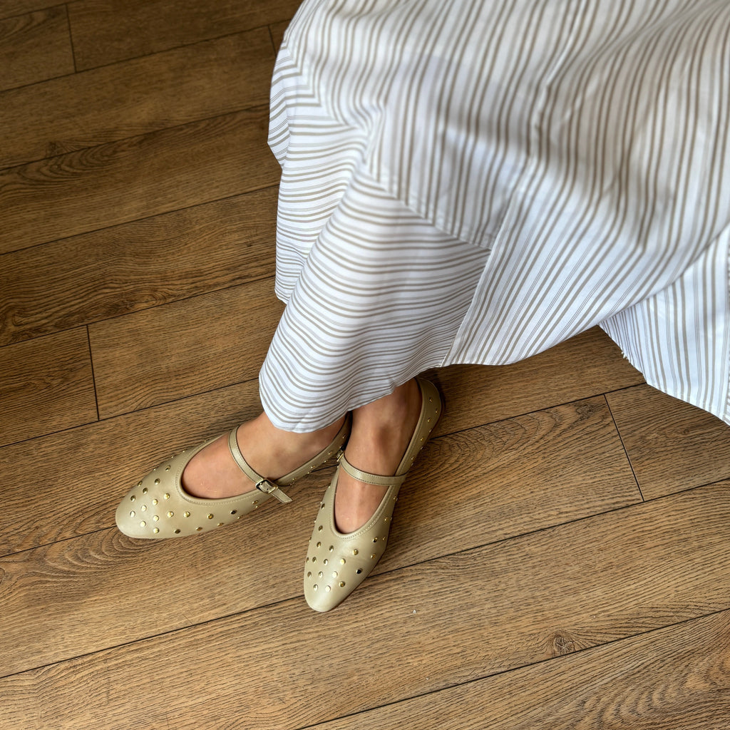 Cori Studs Beige