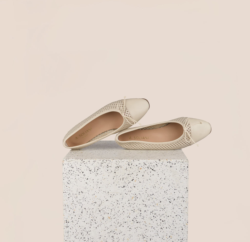 Como - Perforated Ivory (cap toe)