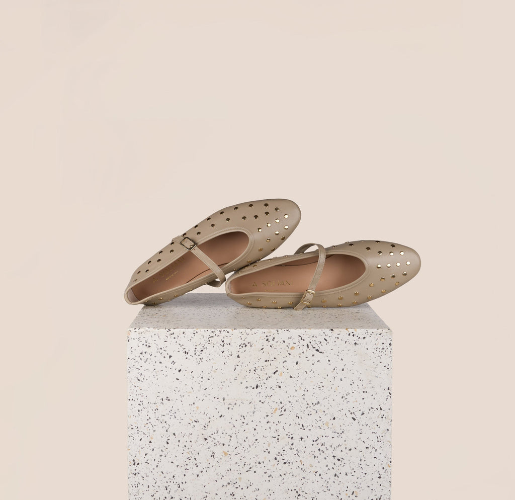 Cori Studs Beige