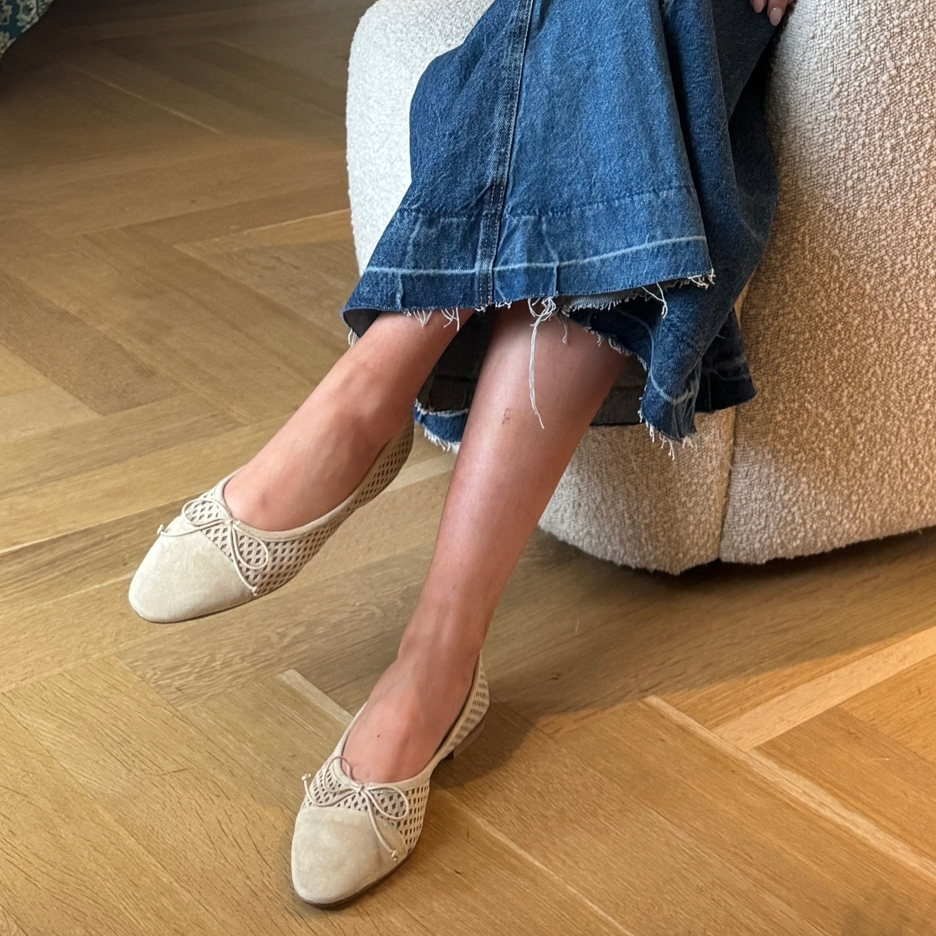 Como - Perforated Beige (Suede)