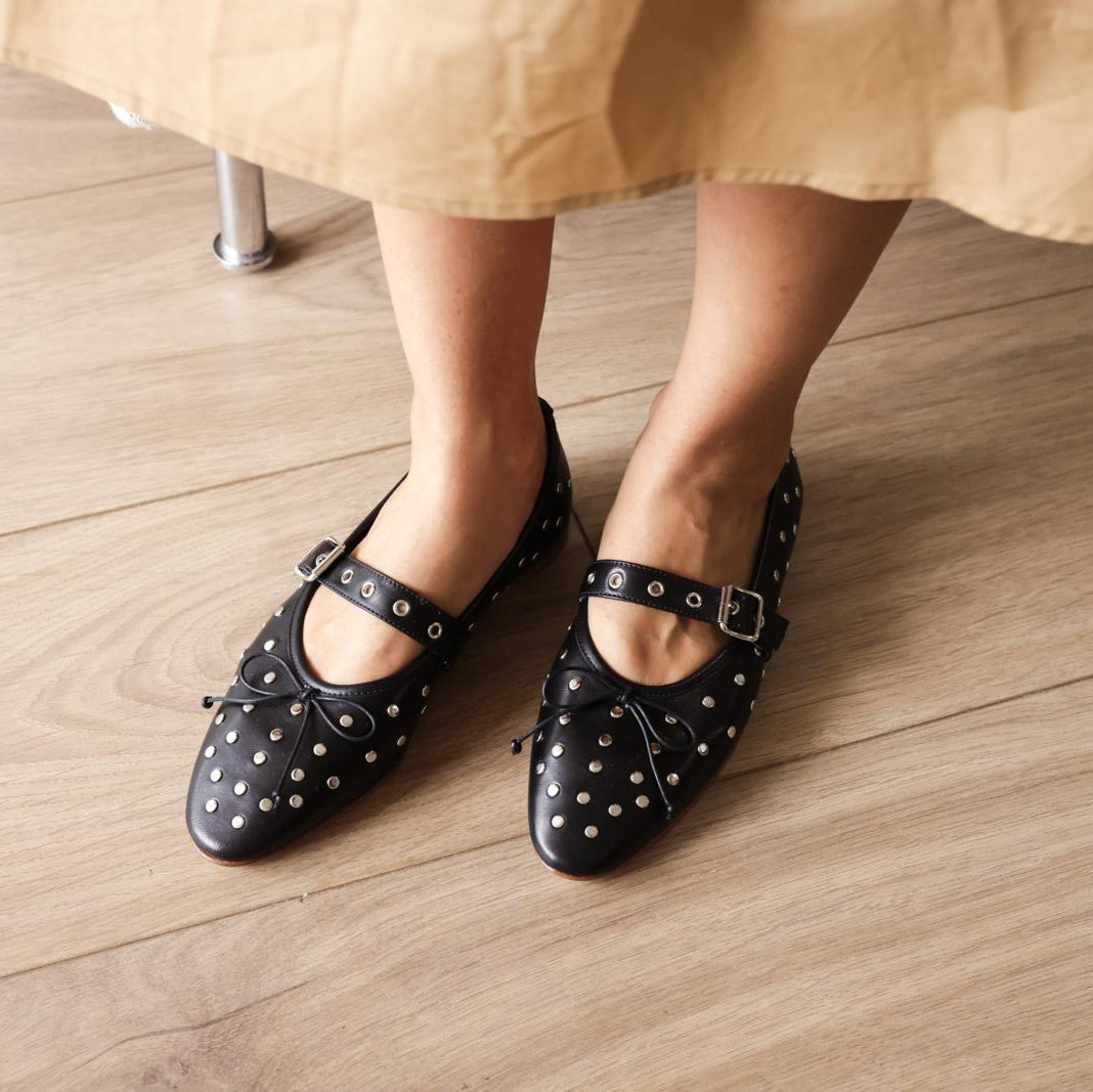 Como Buckle - Black Studs