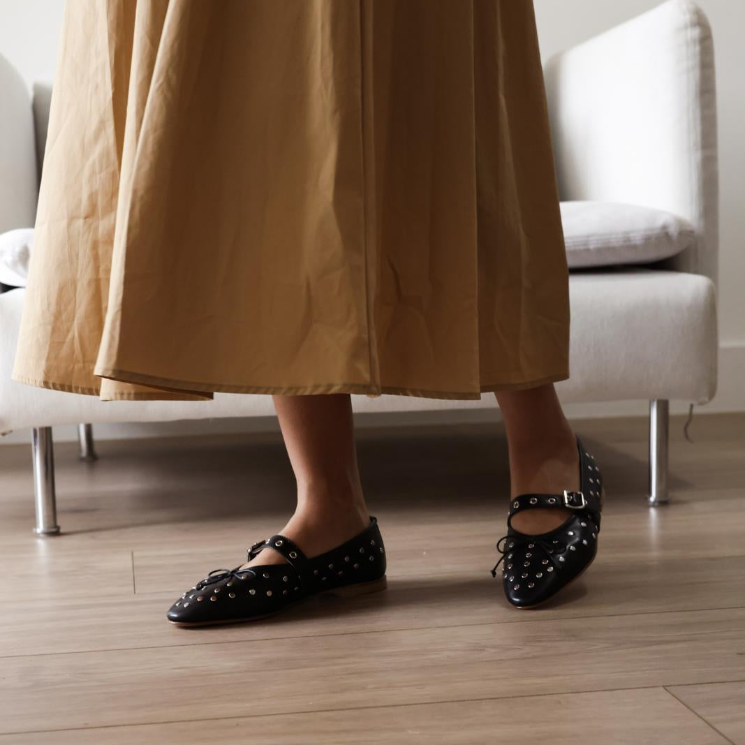 Como Buckle - Black Studs