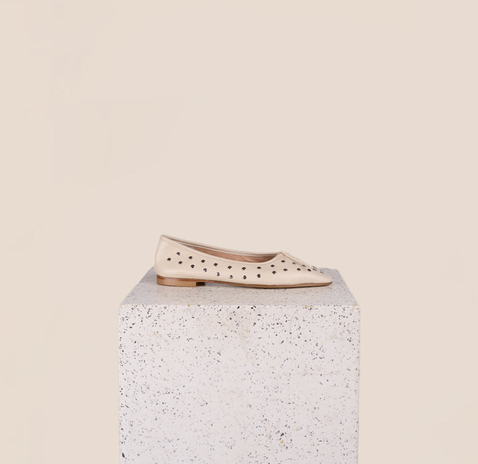 Como Studs Ivory