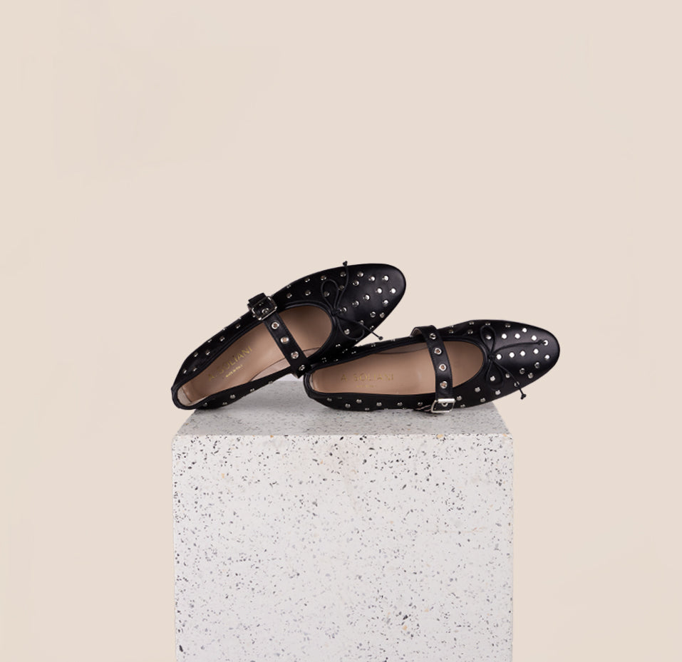 Como Buckle - Black Studs